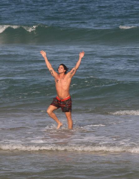 Rômulo Arantes Neto na praia