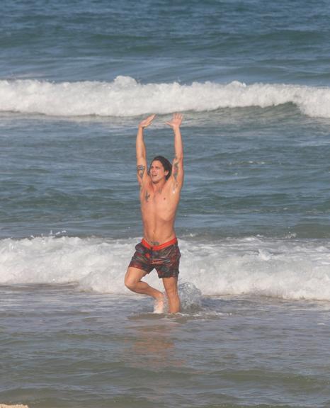 Rômulo Arantes Neto na praia