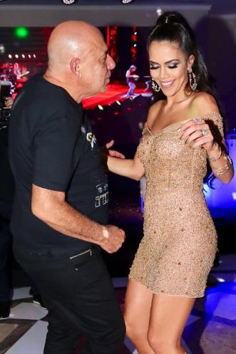 Daniela Albuquerque comemora 37 anos com festa luxuosa