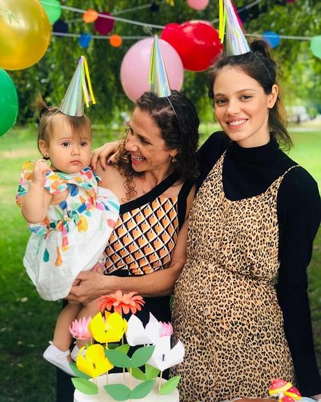 Laura Neiva com a mãe, Michele Franca, e a irmã Teresa