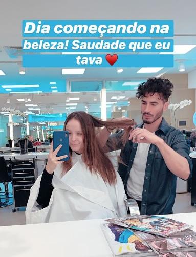 Larissa Manoela no salão