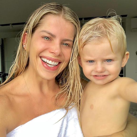 Karina Bacchi e filho