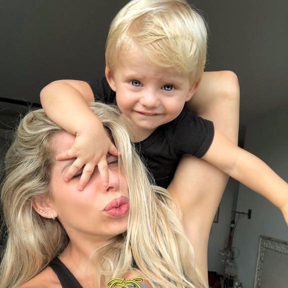 Karina Bacchi e filho