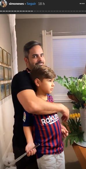 Marido de Simone comemora aniversário com festão em Orlando e anuncia mudança da família 