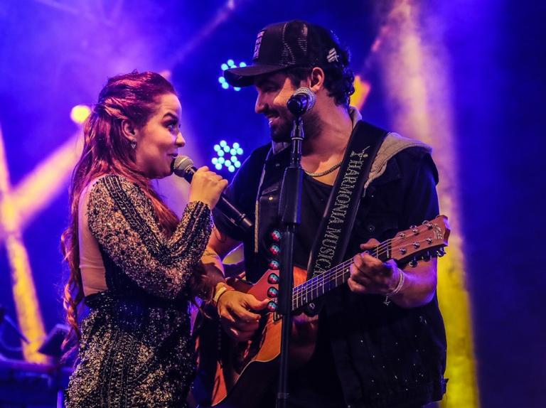 Show de Maiara e Maraisa conta com presença de famosos