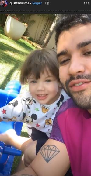 Gusttavo Lima comemora aniversário ao lado da família