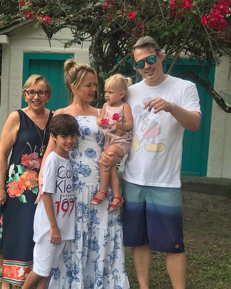 Eliana mostra viagem com a família em Trancoso na Bahia