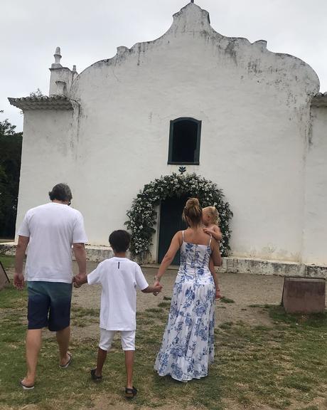 Eliana mostra viagem com a família em Trancoso na Bahia