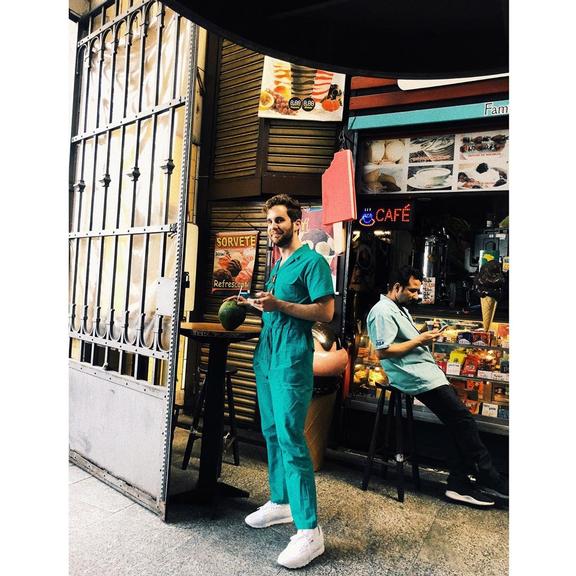 Ben Platt e Zoey Deutch aproveitando o dia em São Paulo 