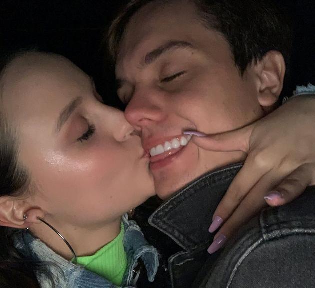 Larissa Manoela se declara para o namorado em aniversário