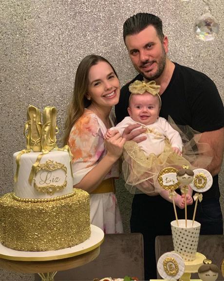 Thaeme Mariôto exibe detalhes da festa de 5 meses de Liz