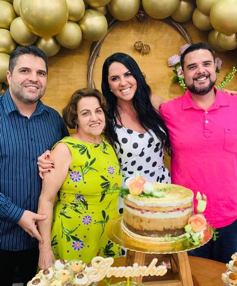 Graciele Lacerda mostra detalhes de festa de aniversário de 70 anos da mãe