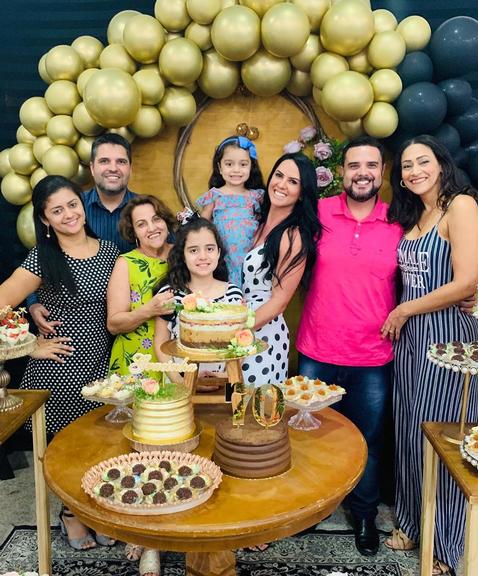 Graciele Lacerda mostra detalhes de festa de aniversário de 70 anos da mãe