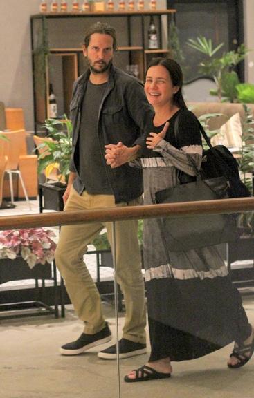 Adriana Esteves e Vladimir Brichta durante passeio no Fashion Mall