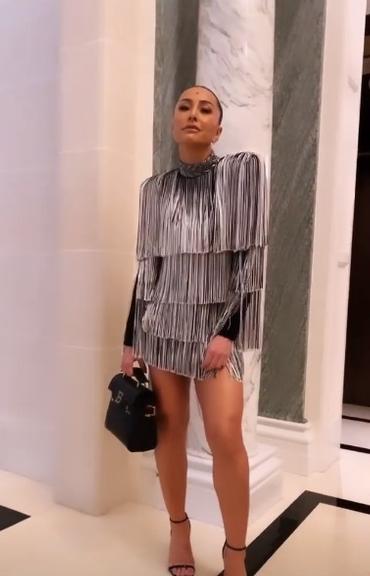 Sabrina Sato aposta em look minúsculo e com franjas em Paris