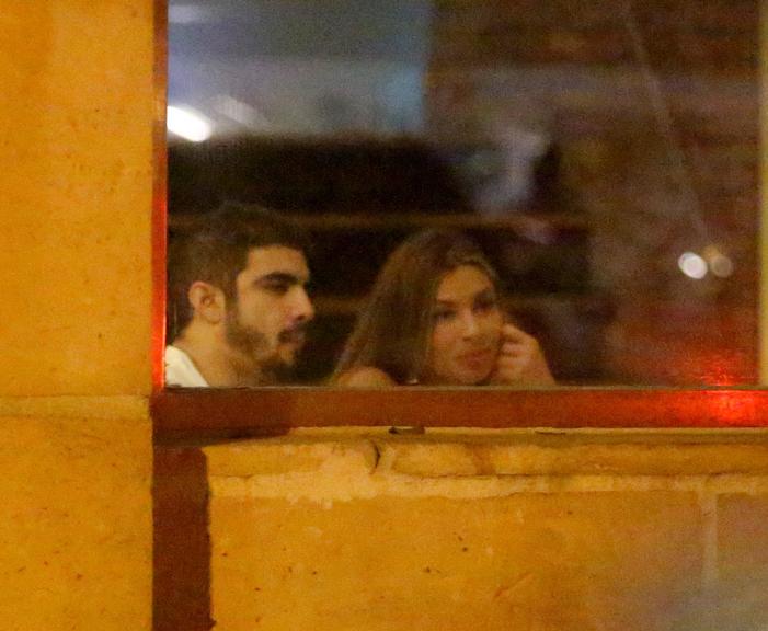 Grazi Massafera e Caio Castro em jantar no Rio de Janeiro