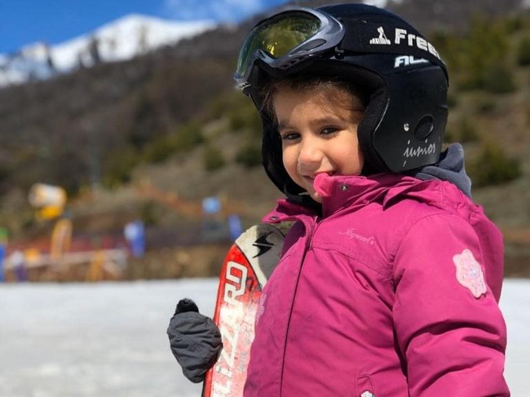 Deborah Secco desabafando sobre viagem da filha, Maria Flor com o pai, Hugo Moura