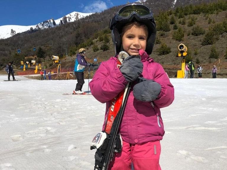 Deborah Secco desabafando sobre viagem da filha, Maria Flor com o pai, Hugo Moura