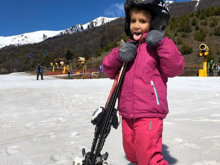 Deborah Secco desabafando sobre viagem da filha, Maria Flor com o pai, Hugo Moura