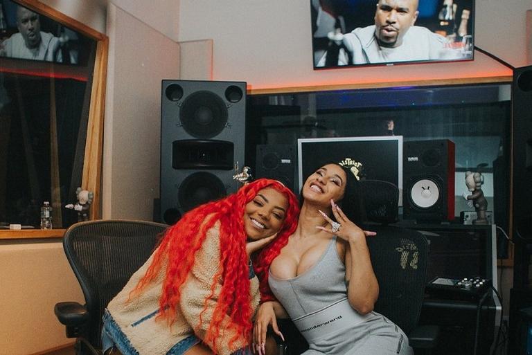 Ludmilla e Cardi B gravando música juntas