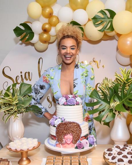 Lucy Ramos faz festa para comemorar seus 37 anos