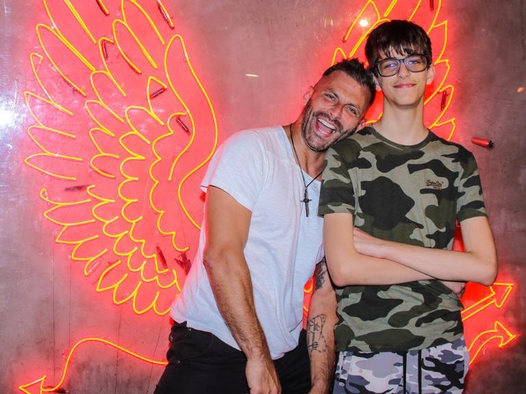 Filho de Isabeli Fontana, Lucas Fontana celebra 13 anos ao lado do pai, Henri Castelli