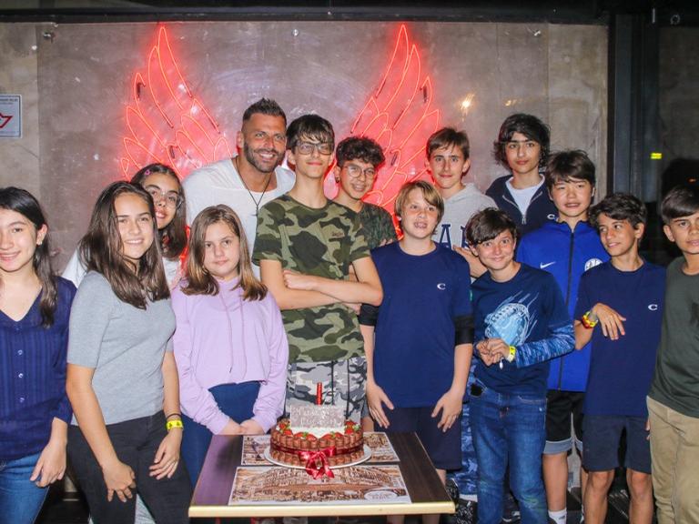 Filho de Isabeli Fontana, Lucas Fontana celebra 13 anos ao lado do pai, Henri Castelli