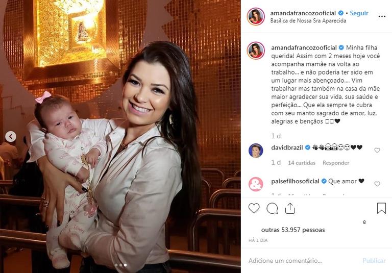 Amanda Françozo leva a filha para visitar Aparecida