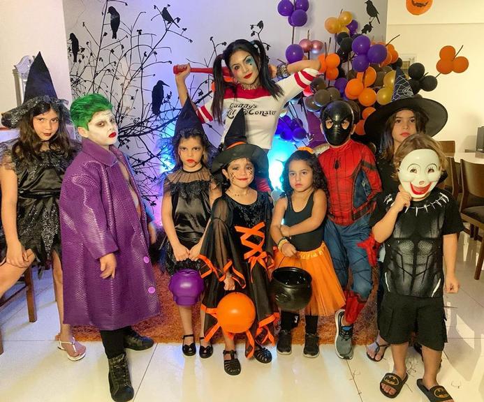 Mileide Mihaile faz festa de Halloween para Yhudy Lima