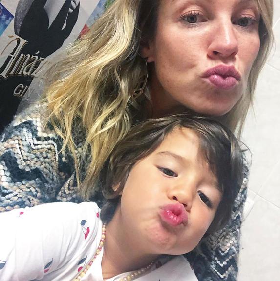 Luana Piovani com os filhos