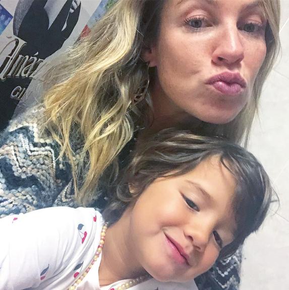 Luana Piovani com os filhos