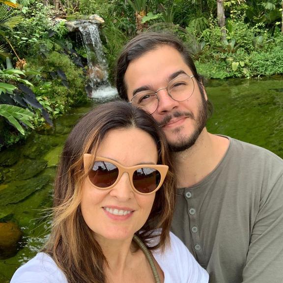 Fátima Bernardes e Túlio Gadêlha curtem feriado com muito amor