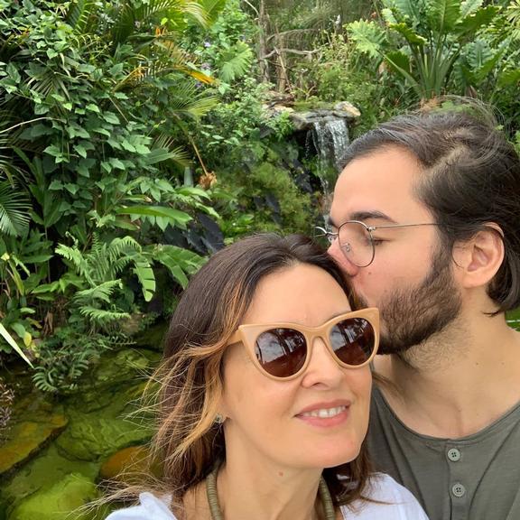 Fátima Bernardes e Túlio Gadêlha curtem feriado com muito amor