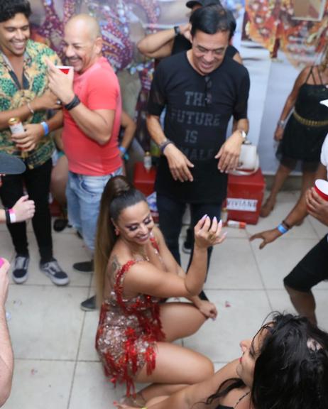 Viviane Araujo surge deslumbrante em ensaio da Salgueiro 