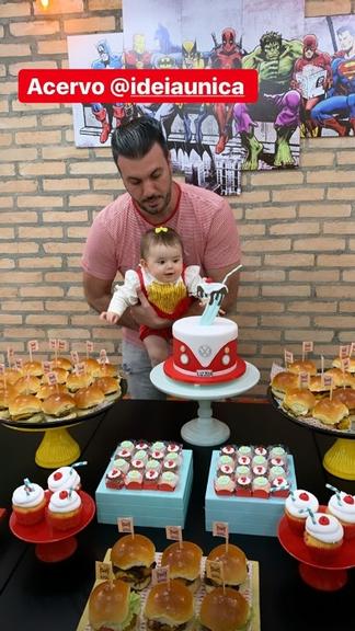 Thaeme faz festa fofa para celebrar os 7 meses da filha