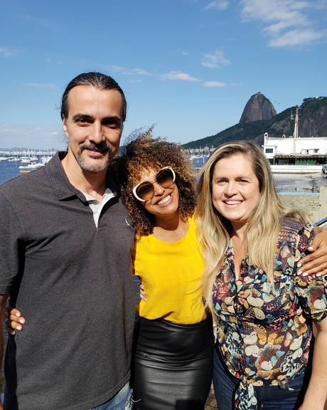 Sheron Menezzes comemora aniversário com a família