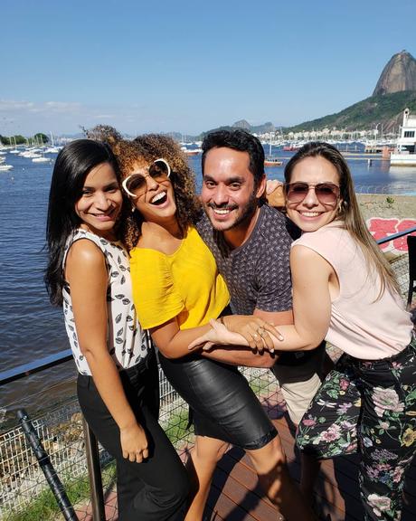 Sheron Menezzes comemora aniversário com a família