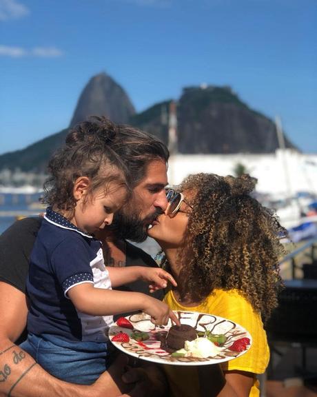 Sheron Menezzes comemora aniversário com a família