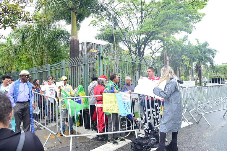 Público já começa entrar no velório de Gugu Liberato