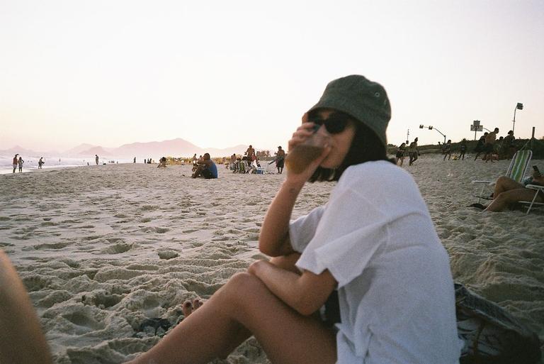 Bruna Marquezine na praia