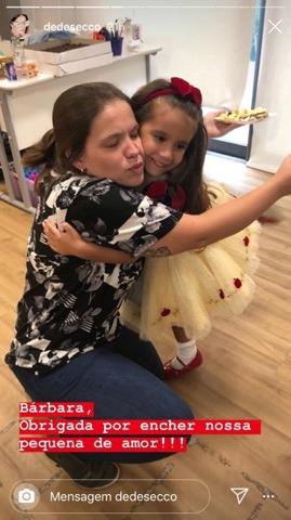 Aniversário da filha de Deborah Secco e Hugo Moura na escola