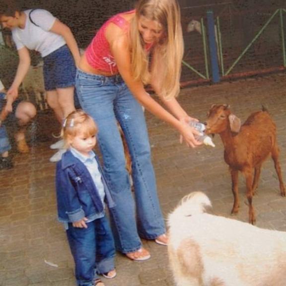 Filha de Caroline Bittencourt faz homenagem à mãe