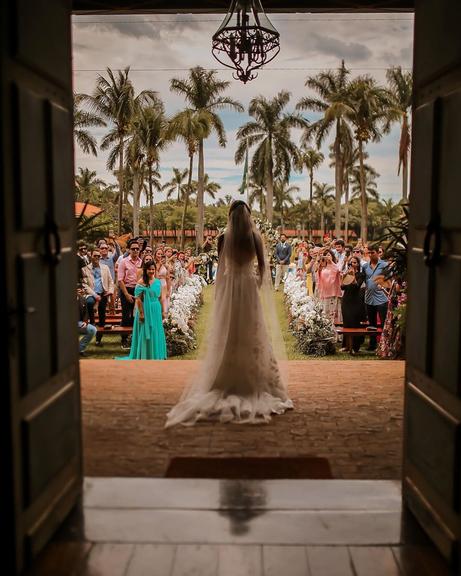 Sorocaba e Biah Rodrigues divulgam cliques do casamento