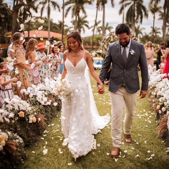 Sorocaba e Biah Rodrigues divulgam cliques do casamento