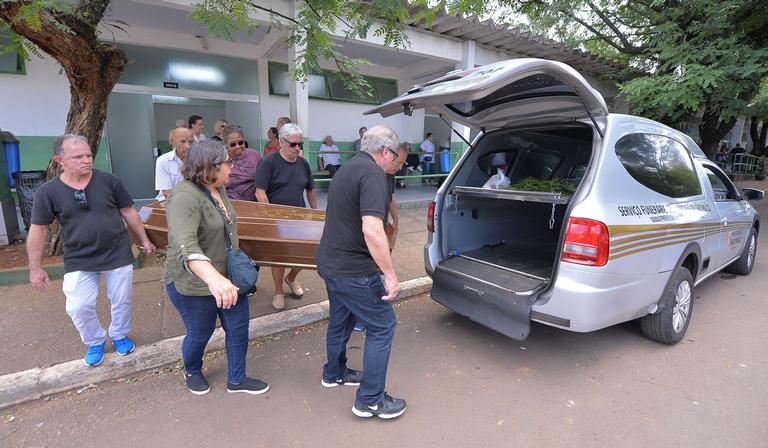 Corpo da humorista Zilda Cardoso é velado em São Paulo