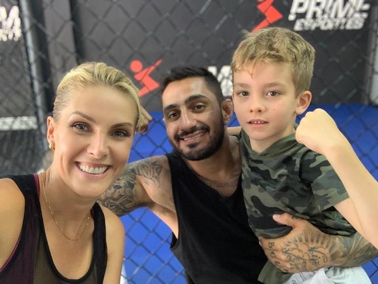 Ana Hickmann e filho