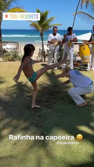 Ticiane Pinheiro mostra Rafaella arrasando na capoeira