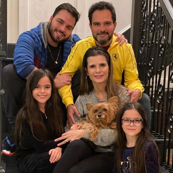 Luciano Camargo comemora aniversário com a família em Orlando