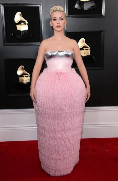 Relembre os looks mais polêmicos do Grammy Awards!