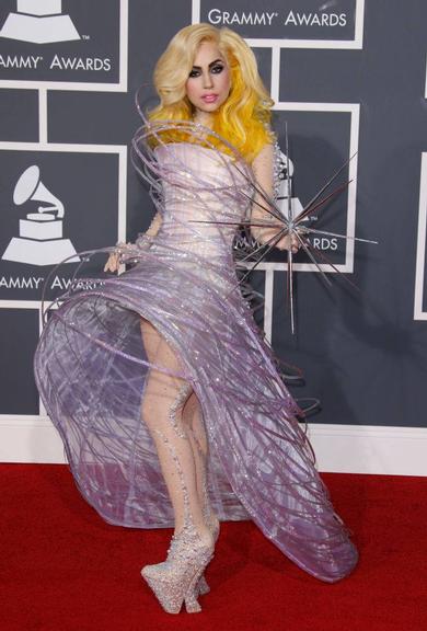 Relembre os looks mais polêmicos do Grammy Awards!